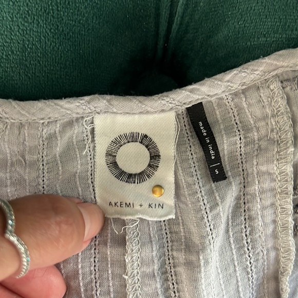 Anthropologie Akemi + Kin gray embroidered top women's Size - Picture 4 of 4